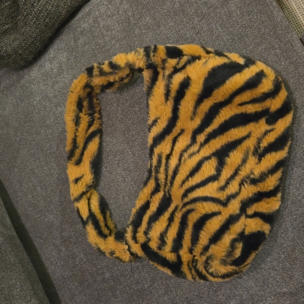 Princess Polly Baguette Bag Fluffy